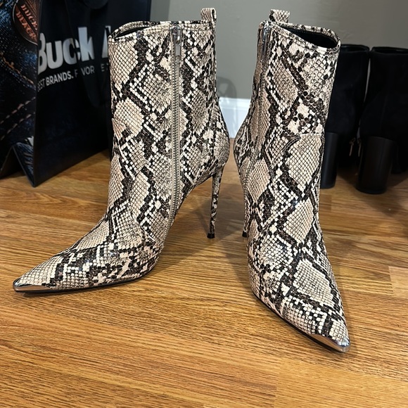 Winnie Harlow X SM Snakeskin Ankle Boot - Picture 8 of 11